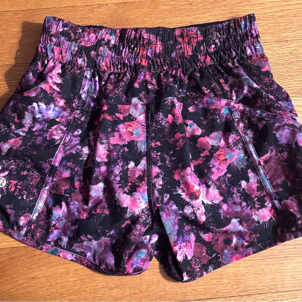 Women’s Lululemon Hotty Hot High-Rise Lined Short 2.5"